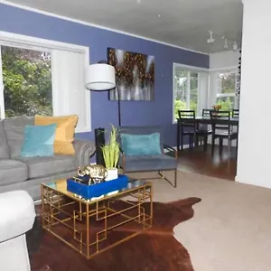 furnished-apartment-near-lake-washington-free-parking-wifi.seattlehotelsites.com/